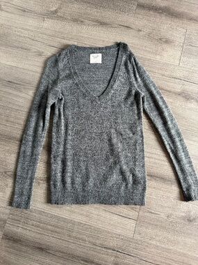Abercrombie & Fitch V Neck Sweater Gray Women’s Small Soft Knit